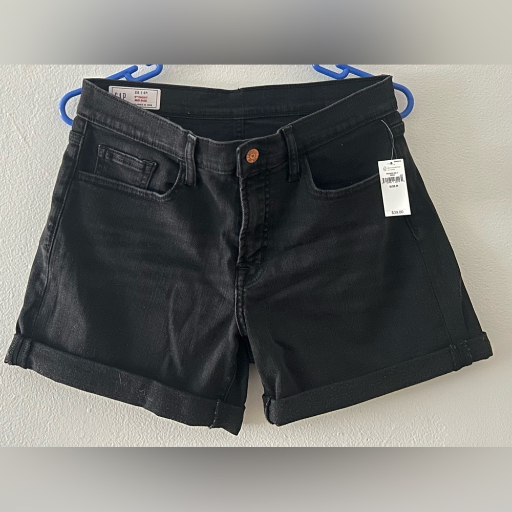 NWT GAP 5” Mid Rise Black Denim Shorts Size 6/28 R
